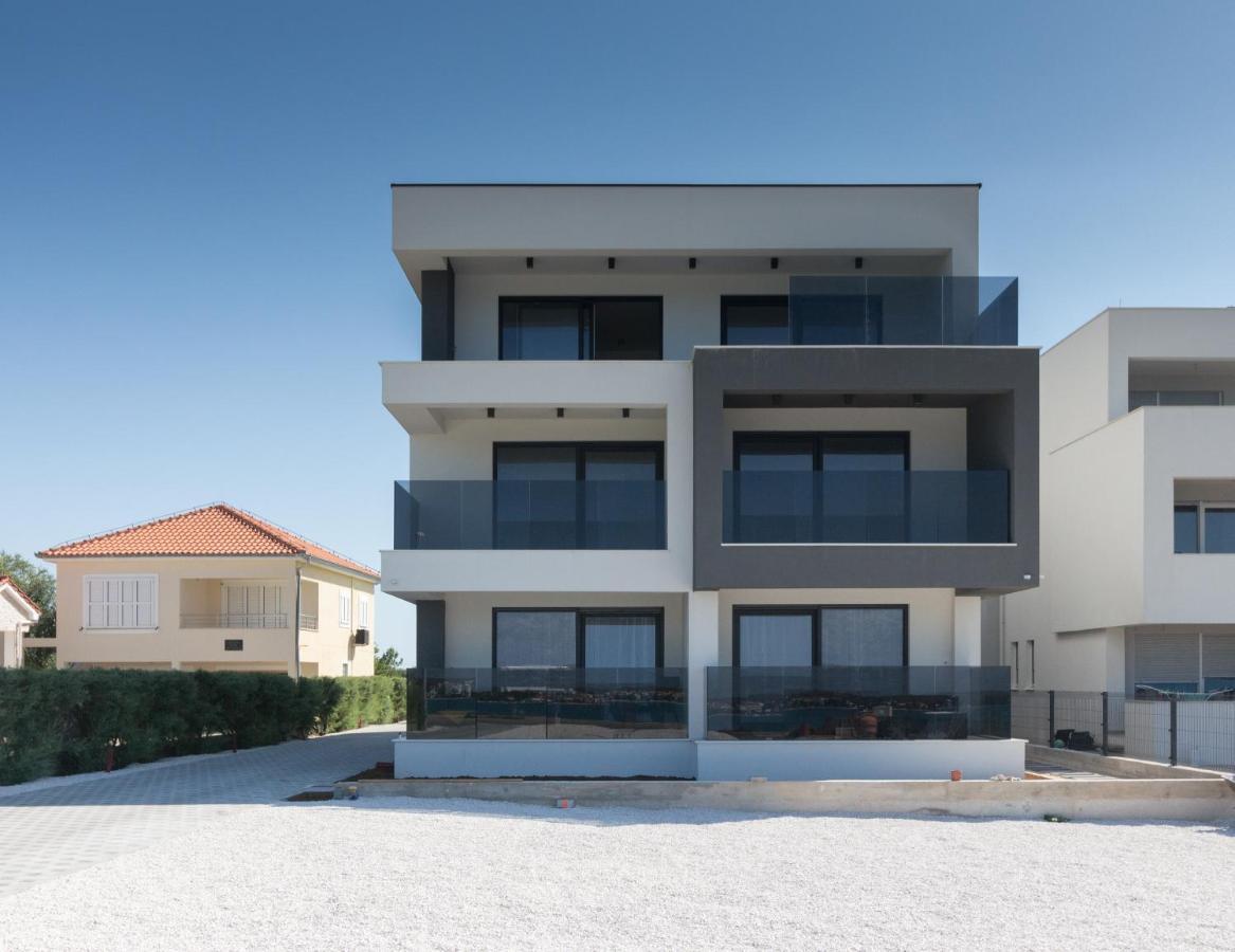 Luxury Beachfront Villa Crystal Aenona - By Ta Leut Agency Нин Екстериор снимка