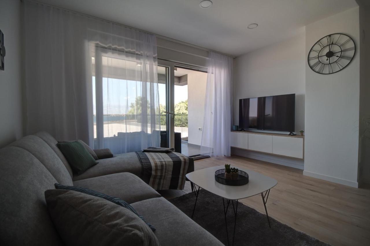 Luxury Beachfront Villa Crystal Aenona - By Ta Leut Agency Нин Екстериор снимка