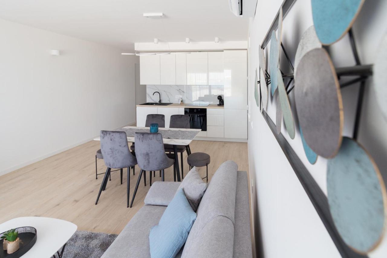Luxury Beachfront Villa Crystal Aenona - By Ta Leut Agency Нин Екстериор снимка