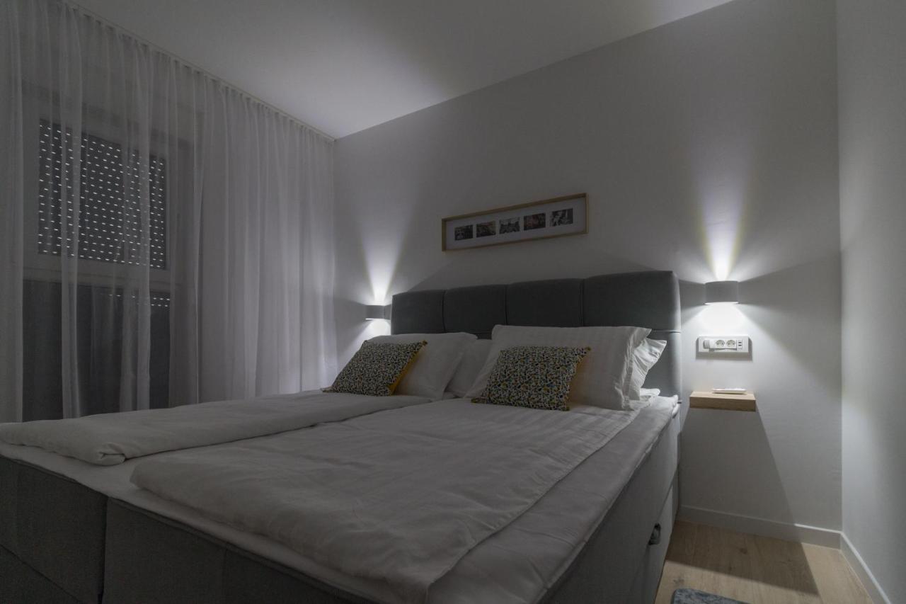 Luxury Beachfront Villa Crystal Aenona - By Ta Leut Agency Нин Екстериор снимка