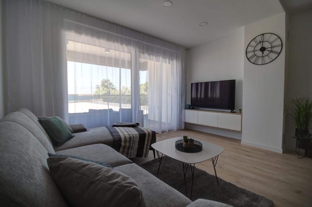 Luxury Beachfront Villa Crystal Aenona - By Ta Leut Agency Нин Екстериор снимка