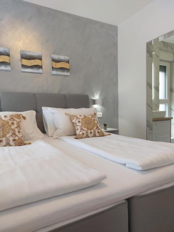 Luxury Beachfront Villa Crystal Aenona - By Ta Leut Agency Нин Екстериор снимка