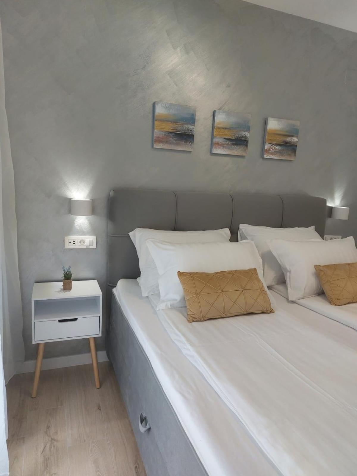 Luxury Beachfront Villa Crystal Aenona - By Ta Leut Agency Нин Екстериор снимка